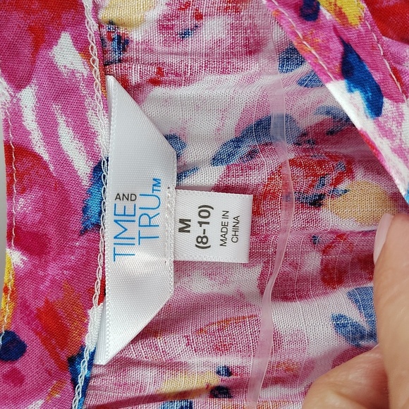 Time & Tru Pink Floral Pullover Blouse Sleeveless Top Button Front NWT Medium - Picture 4 of 8